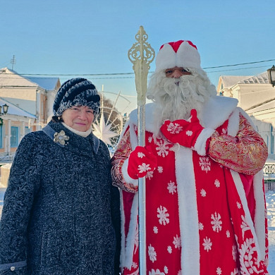 В Шуе прошел парад Дедов Морозов и Снегурочек